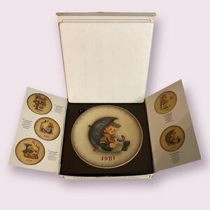 M.J.Hummel Hand Painted Vintage Annual Plate 1981 in bas relief